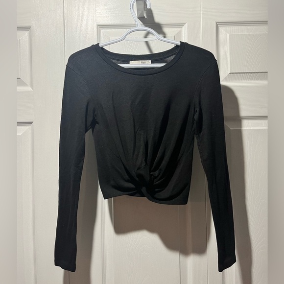 Aritzia long sleeve shirt black, cropped with “knot” at front - Picture 1 of 4